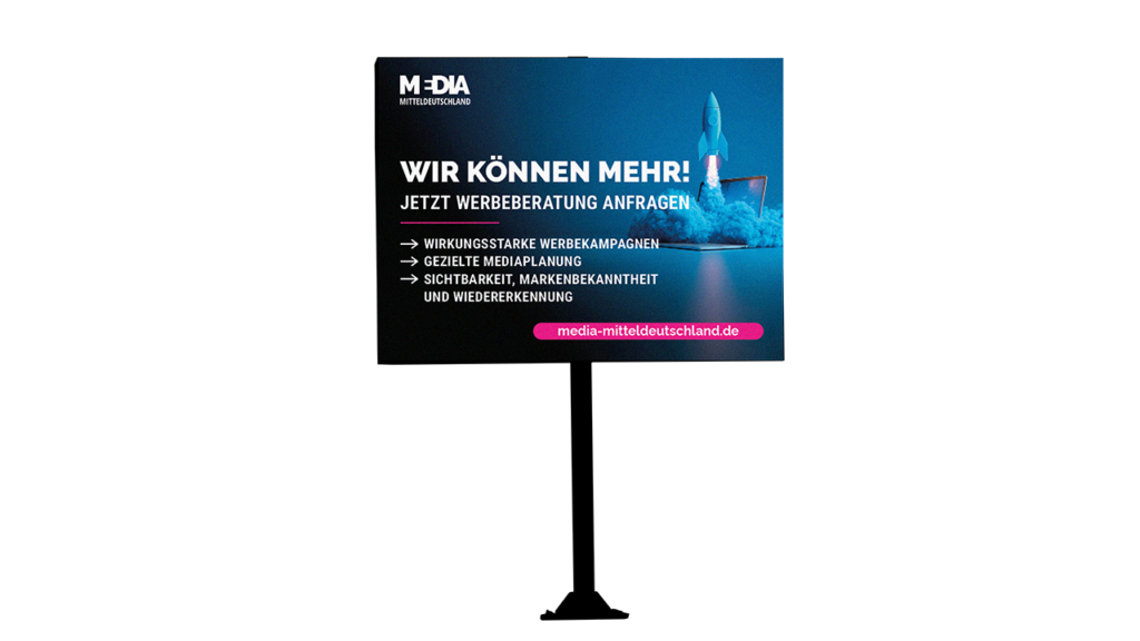 Werbeplakat: Blaue Rakete startet, Text 'Wir können mehr! Jetzt Werbeberatung anfragen' und pinker Link 'media-mitteldeutschland.de'